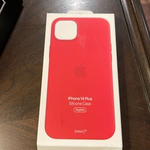 Apple iPhone 14 Plus Silicone Case Magenta